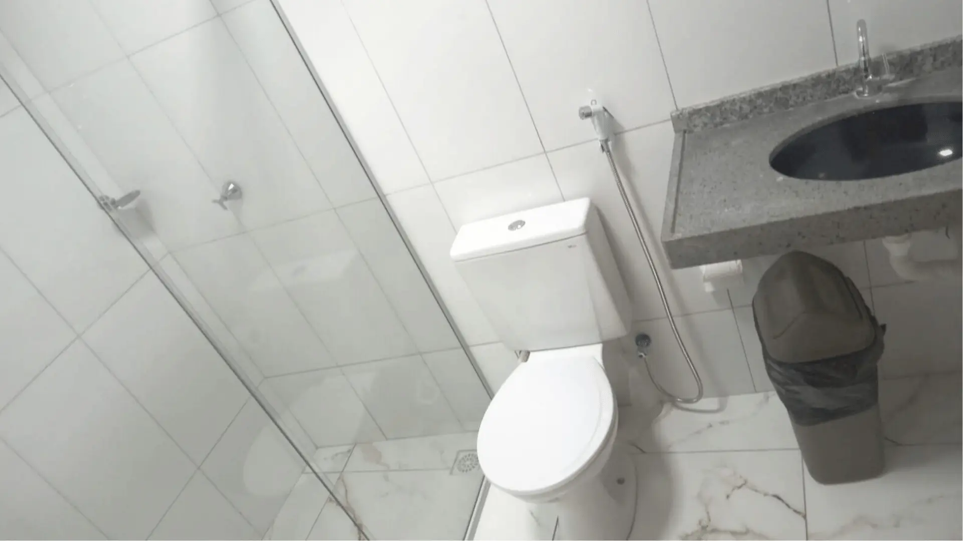 Pousada na cidade de goiás com banheiro moderno e compartilhado